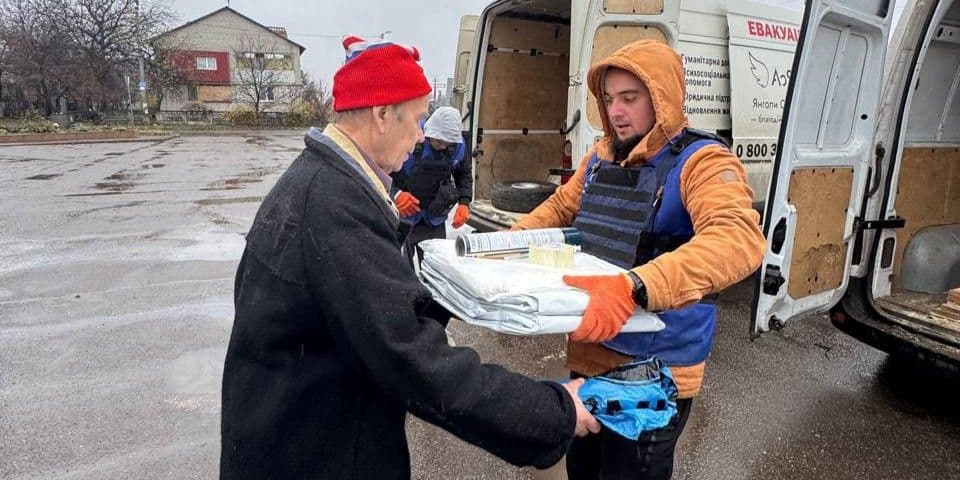 Понад два десятки жителів Дружківки отримали швидку будівельну допомогу (фото)
