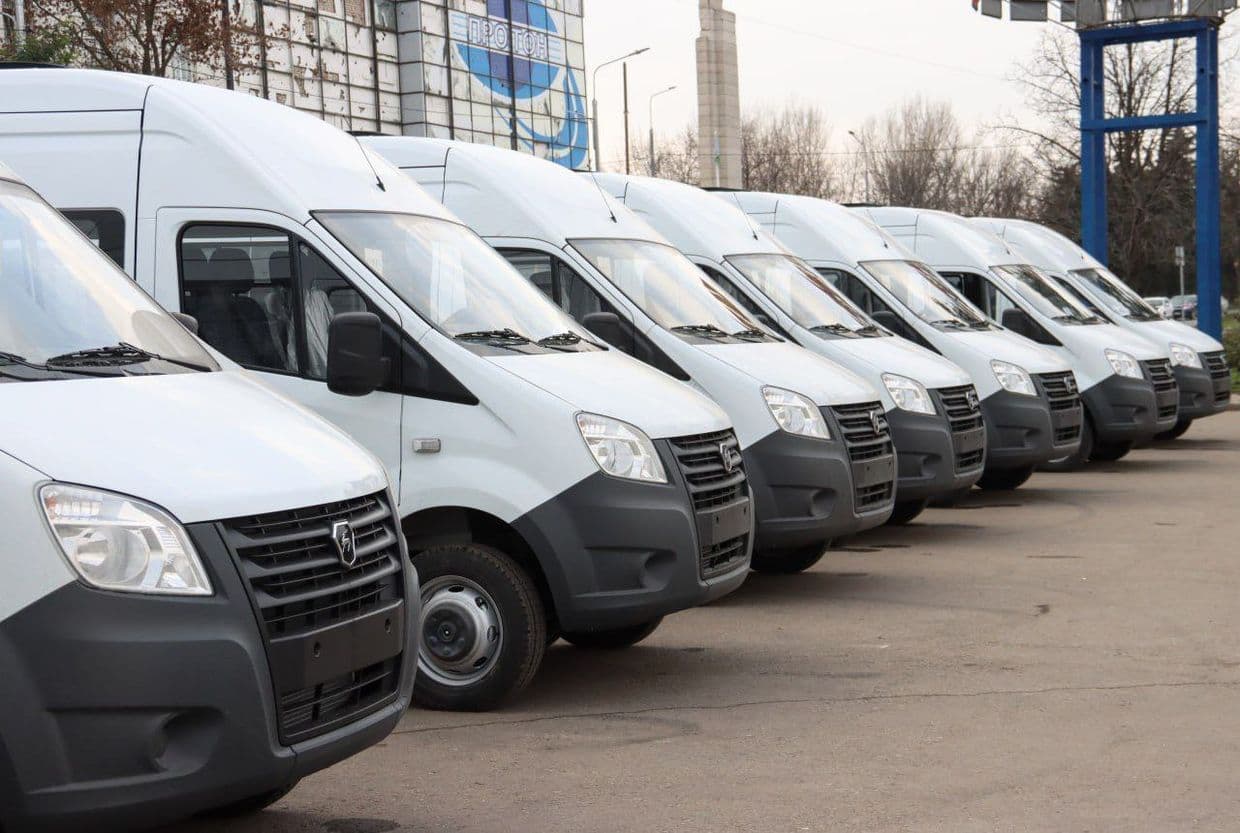 Пасажирські мікроавтобуси ГАЗ у так званій "лнр". Фото з відкритих джерел