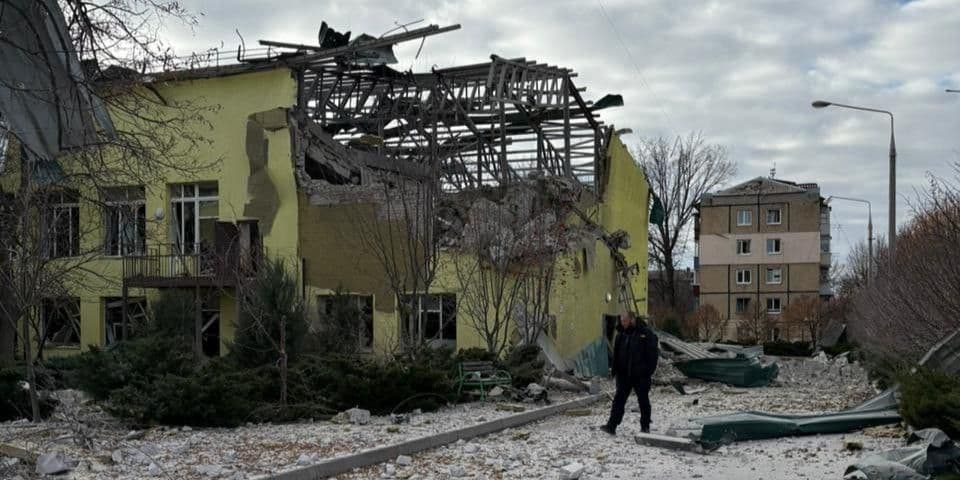 <em>Наслідки російського обстрілу Донеччини 25 листопада 2025 року. Фото: Facebook/Вадим Філашкін</em>