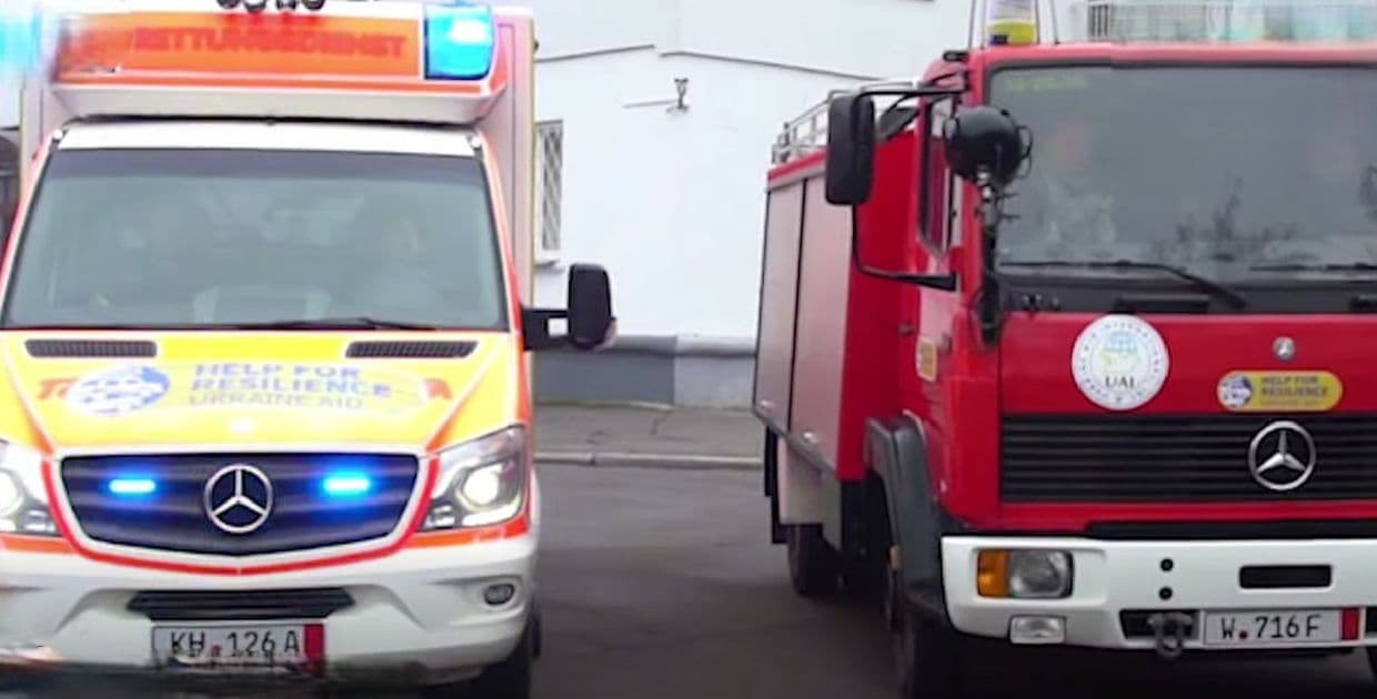 Дружківська громада отримала пожежну автівку, а Краматорська — "швидку" та медичні вироби (відео)