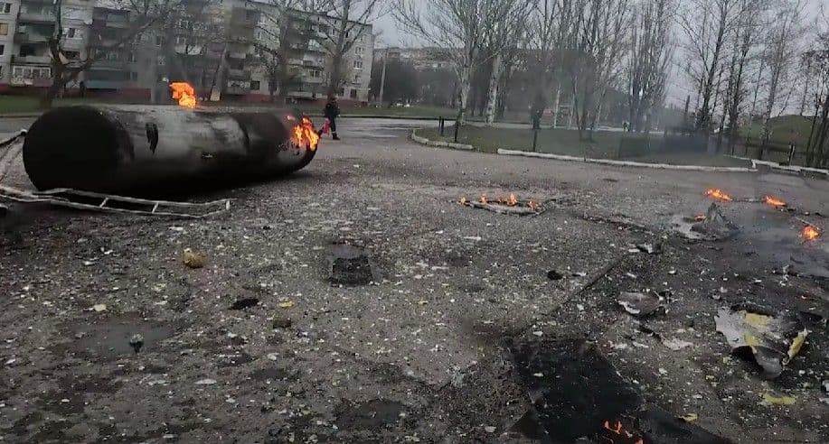 Під час гасіння пожежі у Дружківці рятувальники потрапили під повторну дронову атаку (відео)