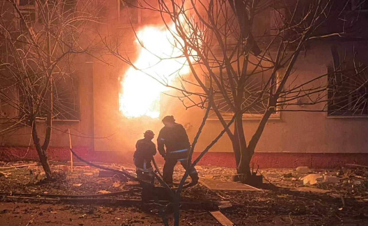 <em>Враг терроризировал Дружковку, нанося удары по жилым домам и инфраструктуре. Фото: ГСЧС</em>