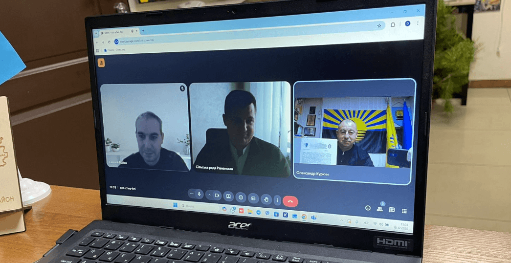 <em>Подписание меморандума между Сартанской поселковой громадой и Ровенской сельской громадой. Фото: Сартанская СВА</em>