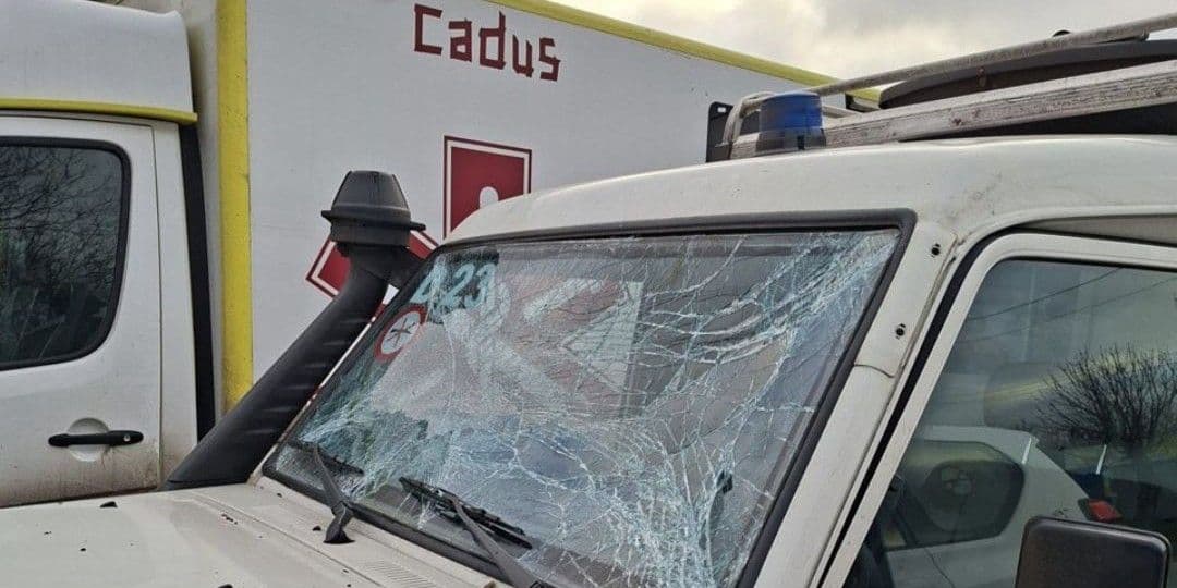 В результате российского удара по Славянску пострадали автомобили и жилье "Врачей без границ" (фото, видео)