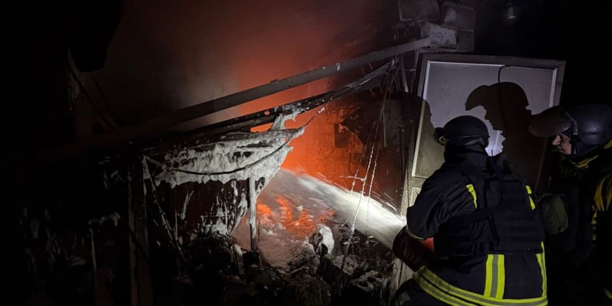 Ворожі обстріли спричинили пожежі на території підприємств у Слов'янську (фото)