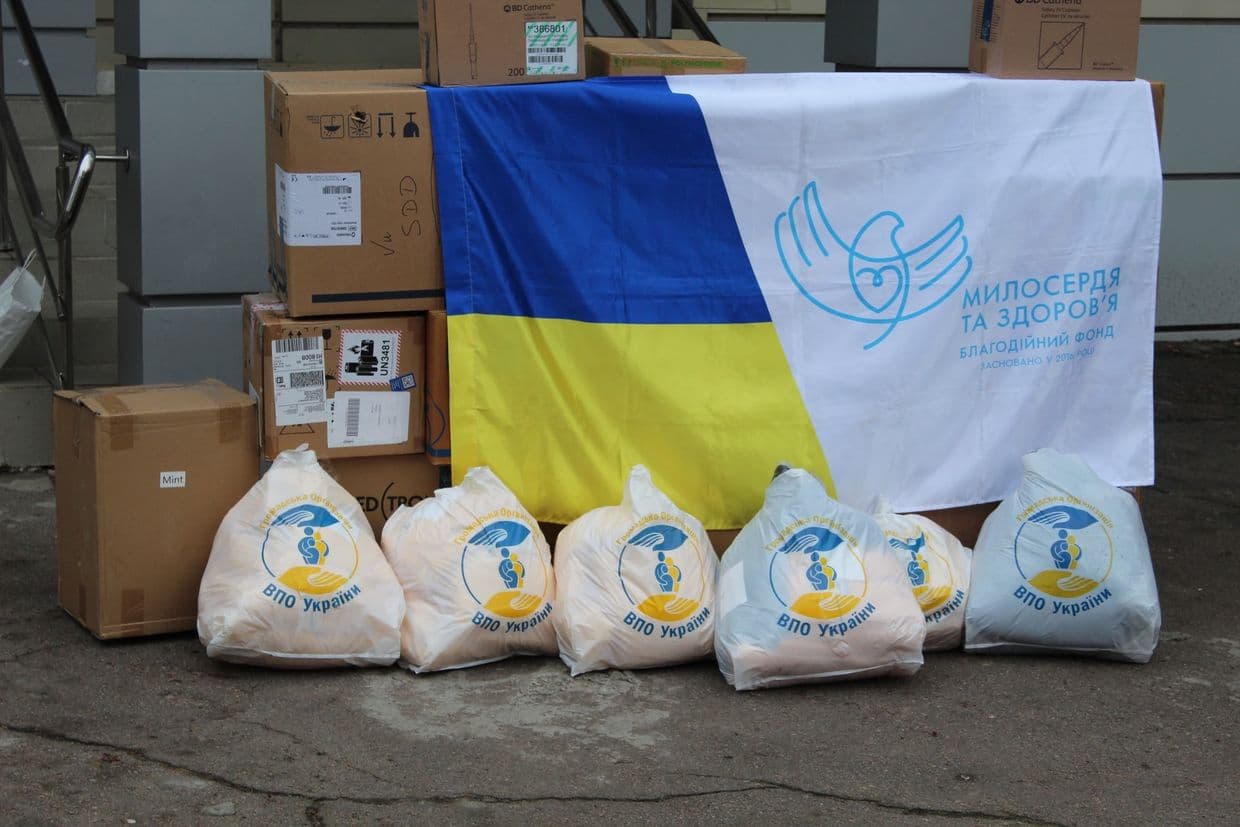 Слов'янська клінічна лікарня отримала нову "швидку" та медичне обладнання (фото)