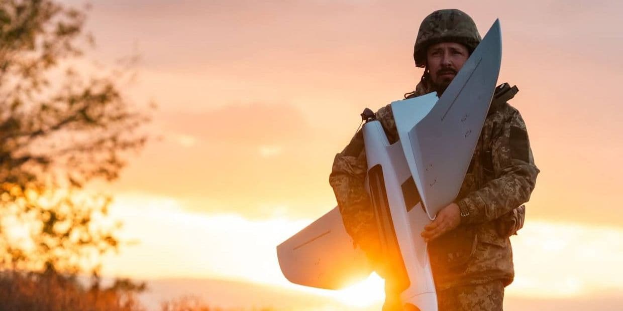 <em>Украинский защитник с дроном. Фото: Генштаб ВСУ</em>