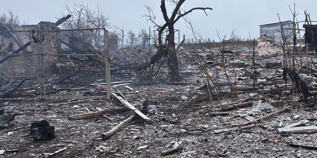 Обстріли Донеччини: поранено людину, пошкоджено цивільні об'єкти (фото)
