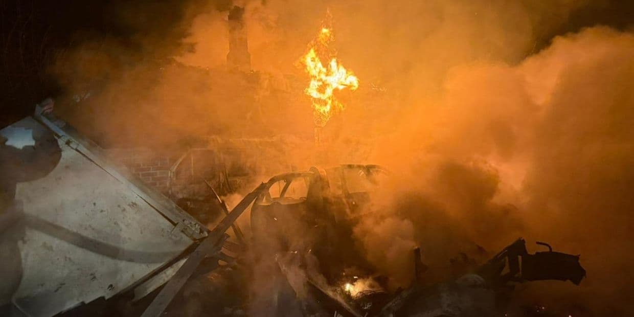 У Краматорську вогнеборці гасили пожежі у 5-поверхівці та у приватному житловому будинку (фото)