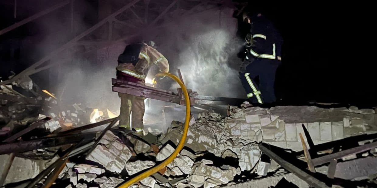 Огнеборцы ликвидировали последствия российских атак на Дружковку и Славянск (фото, видео)