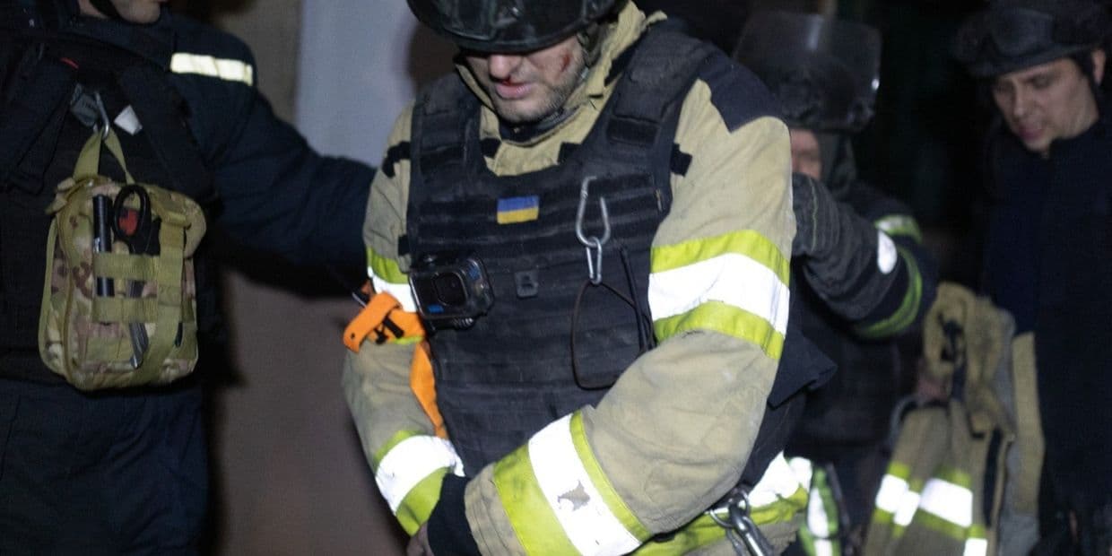 В Дружковке FPV-дрон ударил по направлявшимся на вызов пожарным: они ранены (фото)