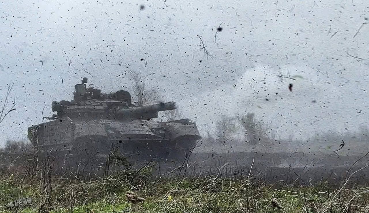 <em>Стріляє танк. Фото: Генштаб ЗСУ</em>