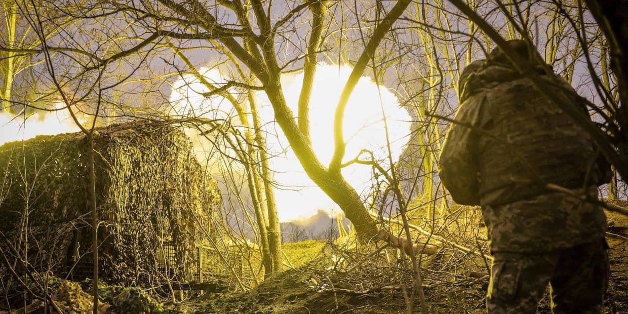 Стреляет САУ 2С3 "Акация" Фото: 24 ОМБр