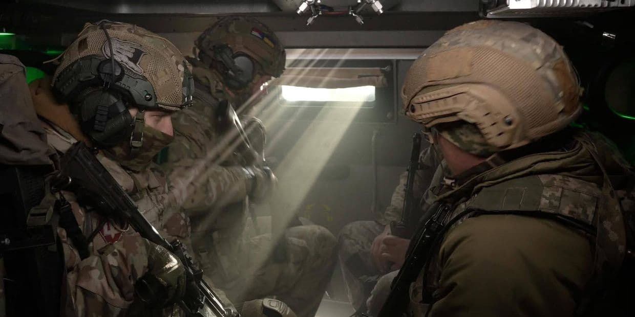 Українські захисники. Фото: Відділення комунікацій 46-ї окремої аеромобільної Подільської бригади 8-го корпусу ДШВ ЗСУ