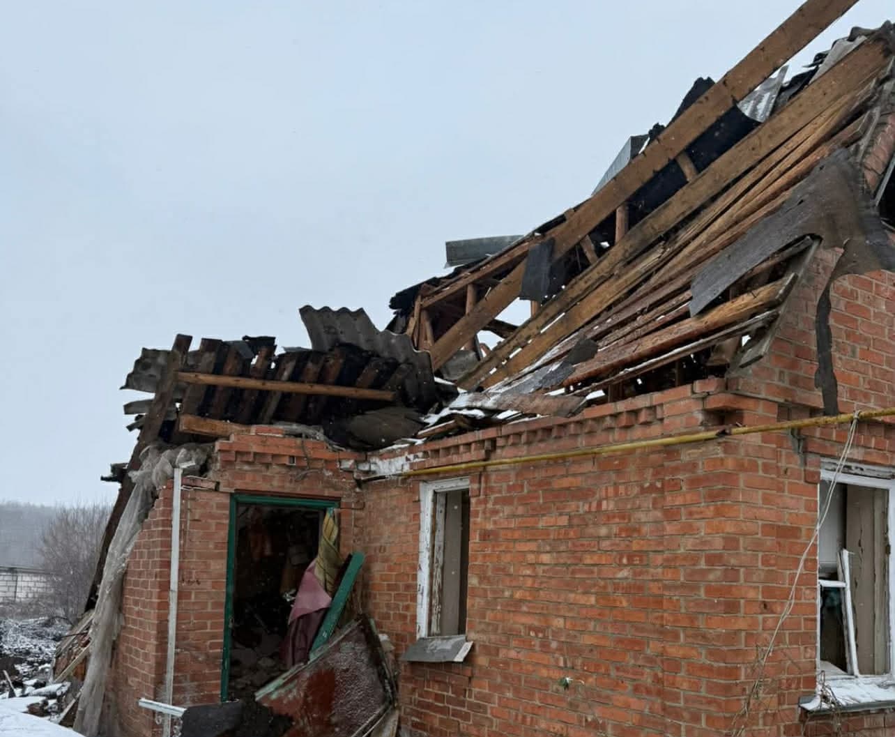 Ворог вдарив по приватному сектору у Словʼянську: є загиблий і постраждалі