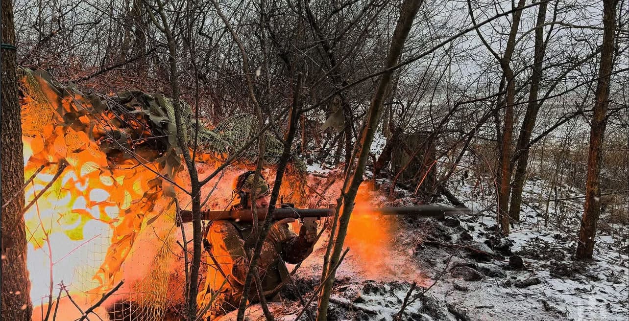 <em>Український військовий на позиції. Фото: 1 окрема танкова Сіверська Бригада</em>
