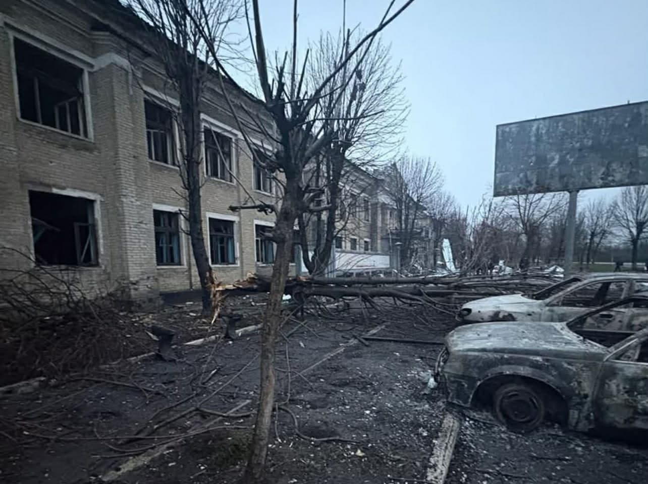 <em>Наслідки обстрілів на Донеччині. Фото: поліції</em>