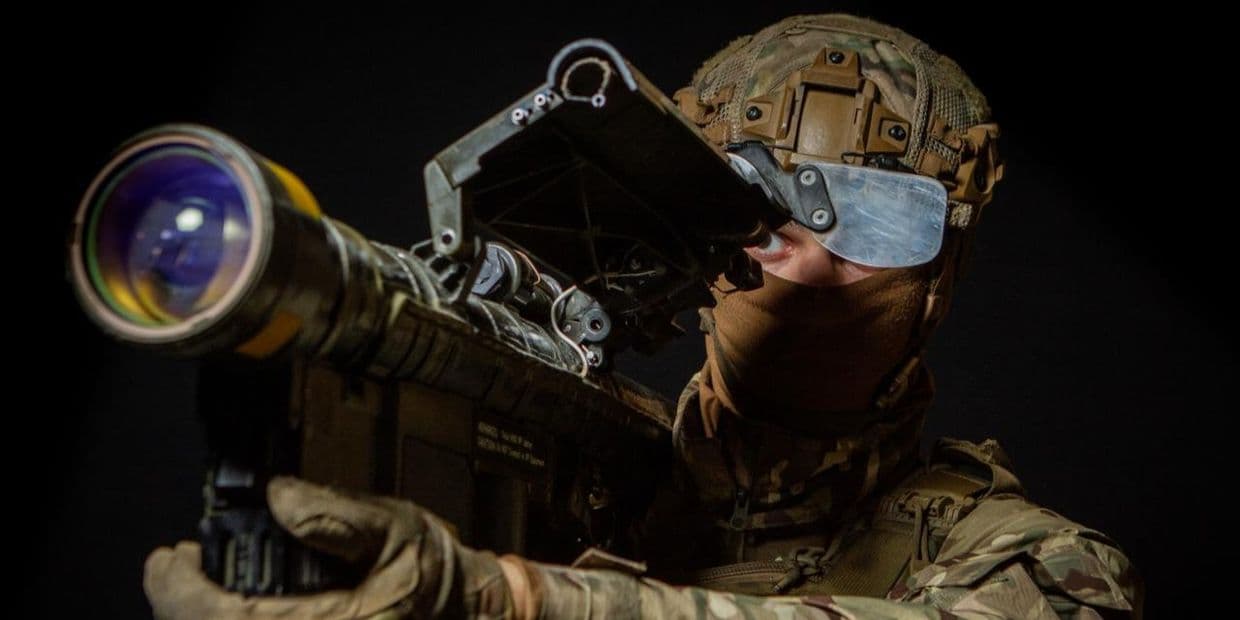 Український захисник із ПЗРК Stinger. Фото: 12-та бригада "Азов" НГУ