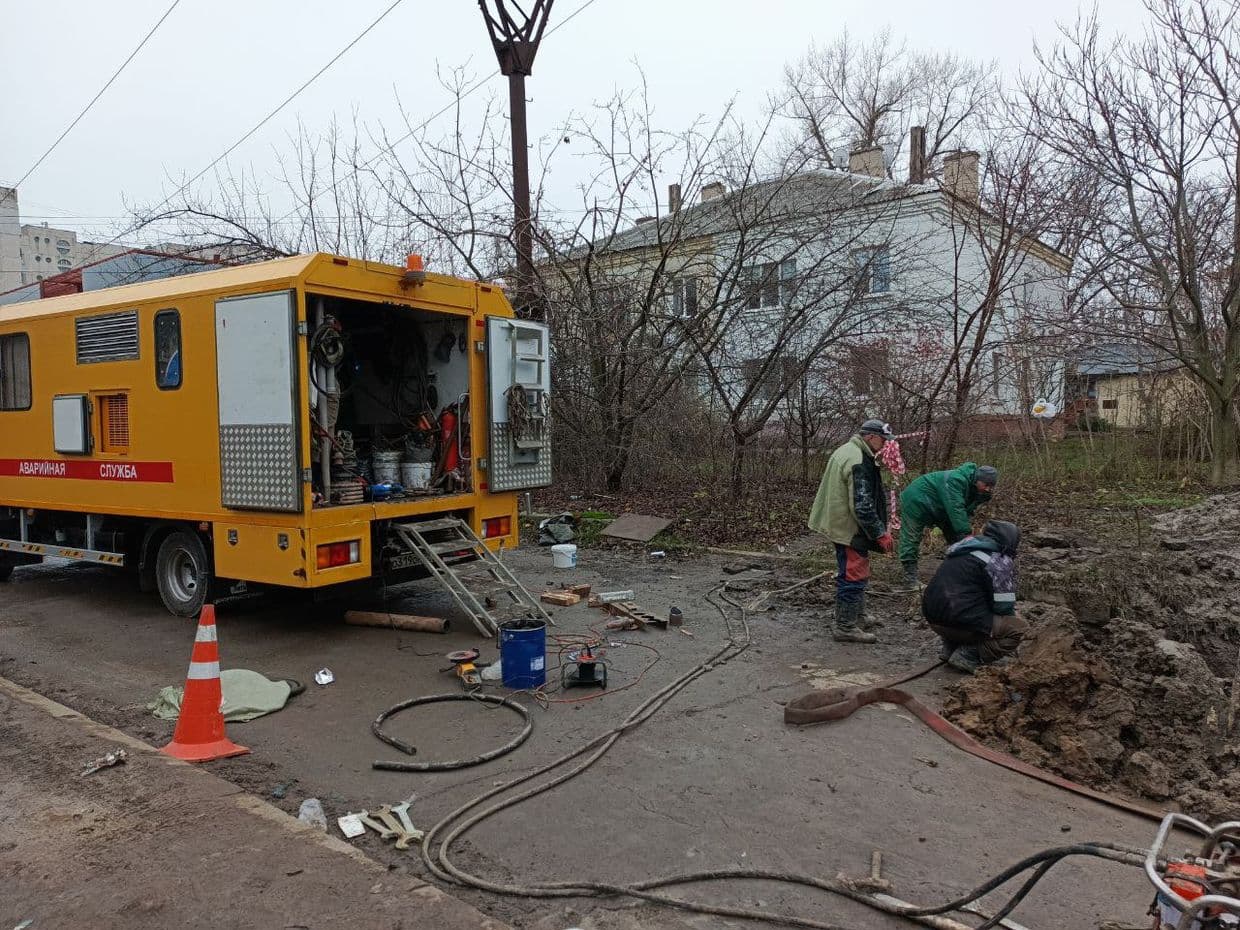<em>Комунальники в окупованому Сіверськодонецьку. Фото з відкритих джерел</em>