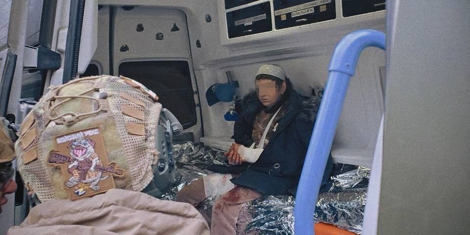 Окупанти вдарили FPV-дроном по жінці у Костянтинівці: вона поранена