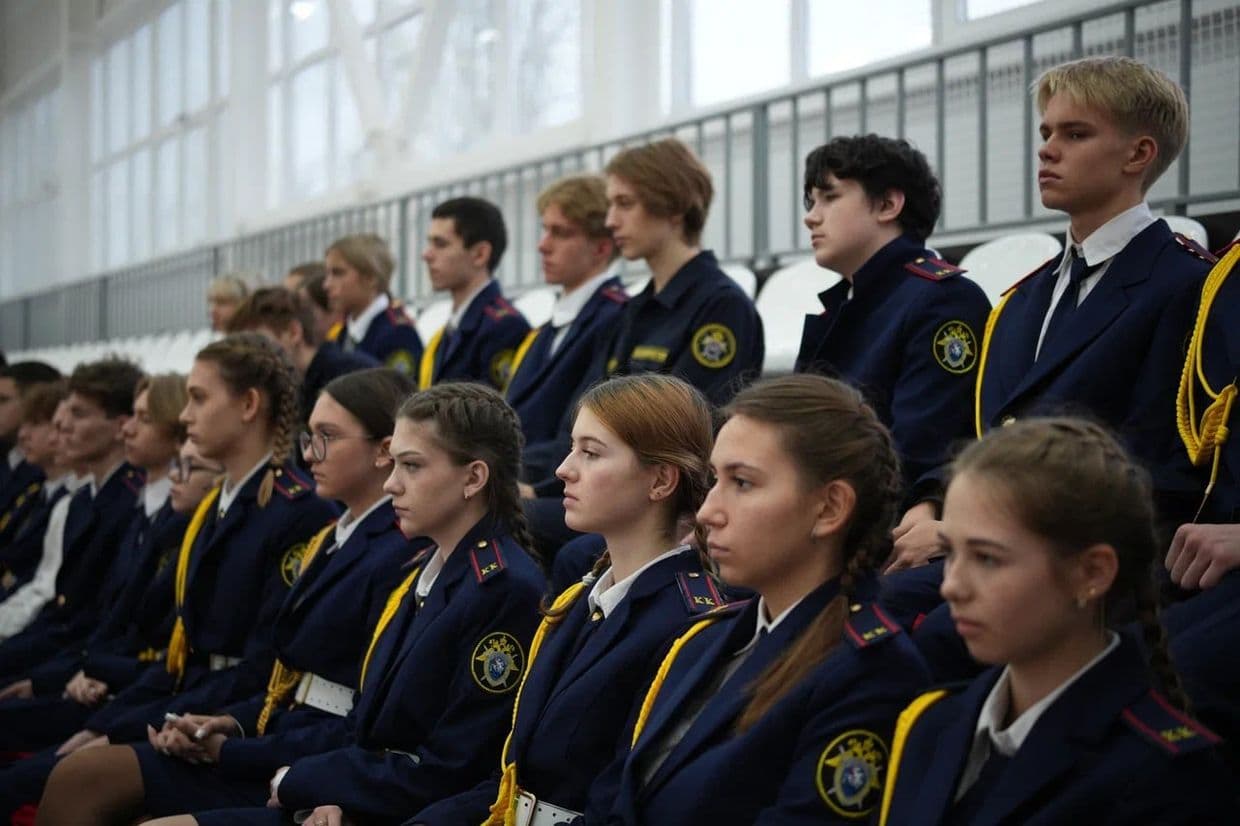 <em>Школярі окупованої Луганщини, грудень 2025 року. Фото з відкритих джерел</em>