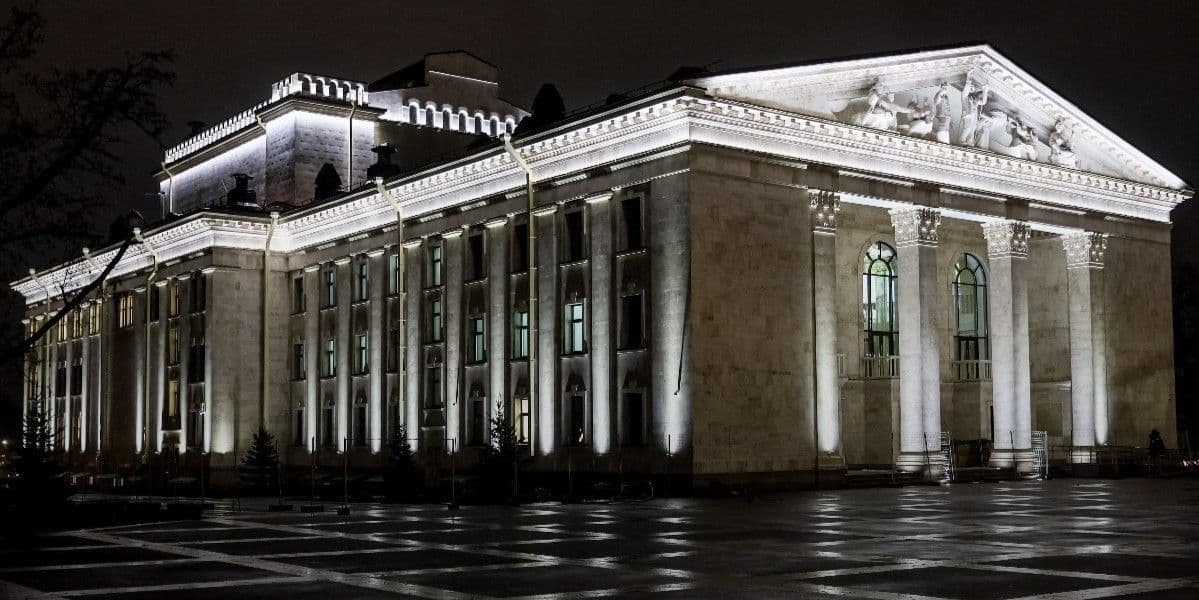 Оккупанты обвиняют "Азов" в уничтожении драмтеатра в Мариуполе (фото)