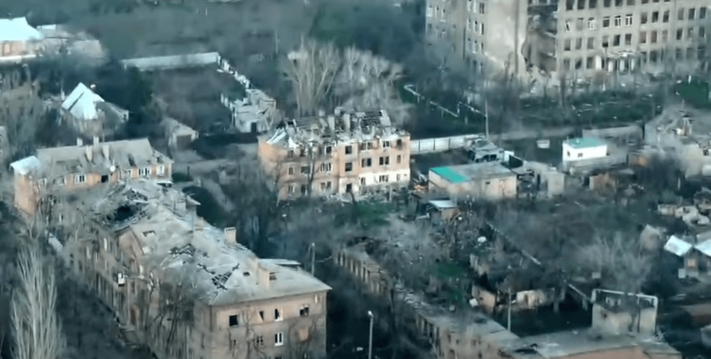 Понівечені житлові райони та промзони: який вигляд мала Костянтинівка наприкінці 2025 року (відео)