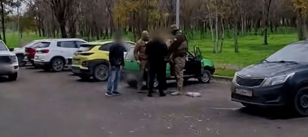 Оккупанты обвинили 17-летнего мариупольца в "госизмене": омбудсмен отреагировал