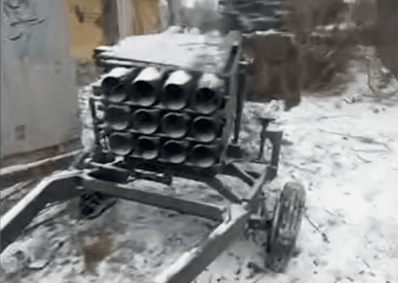 Артиллеристы Луганского пограничного отряда показали эвакуацию поврежденной РСЗО RAK-SA-12 (видео)