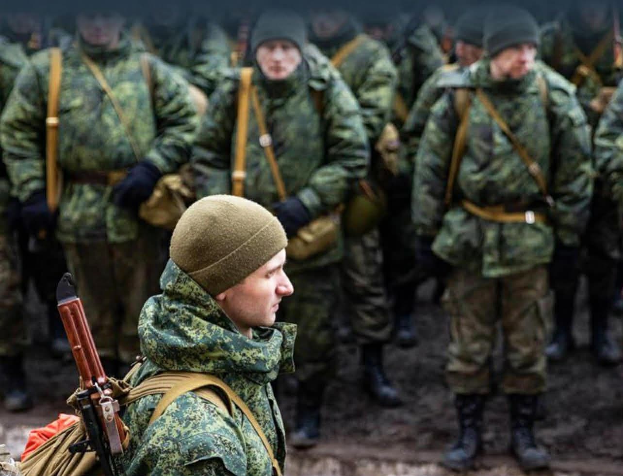 <em>Россияне развернули тотальную принудительную мобилизацию на ТОТ Донецкой и Луганской областей: что известно. Фото: Центр противодействия дезинформации</em>