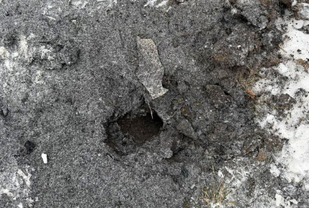 <em>У Словʼянську ворожими обстрілами пошкоджено кафе, АЗС і багатоповерхівку. Фото Слов'янська МВА</em>