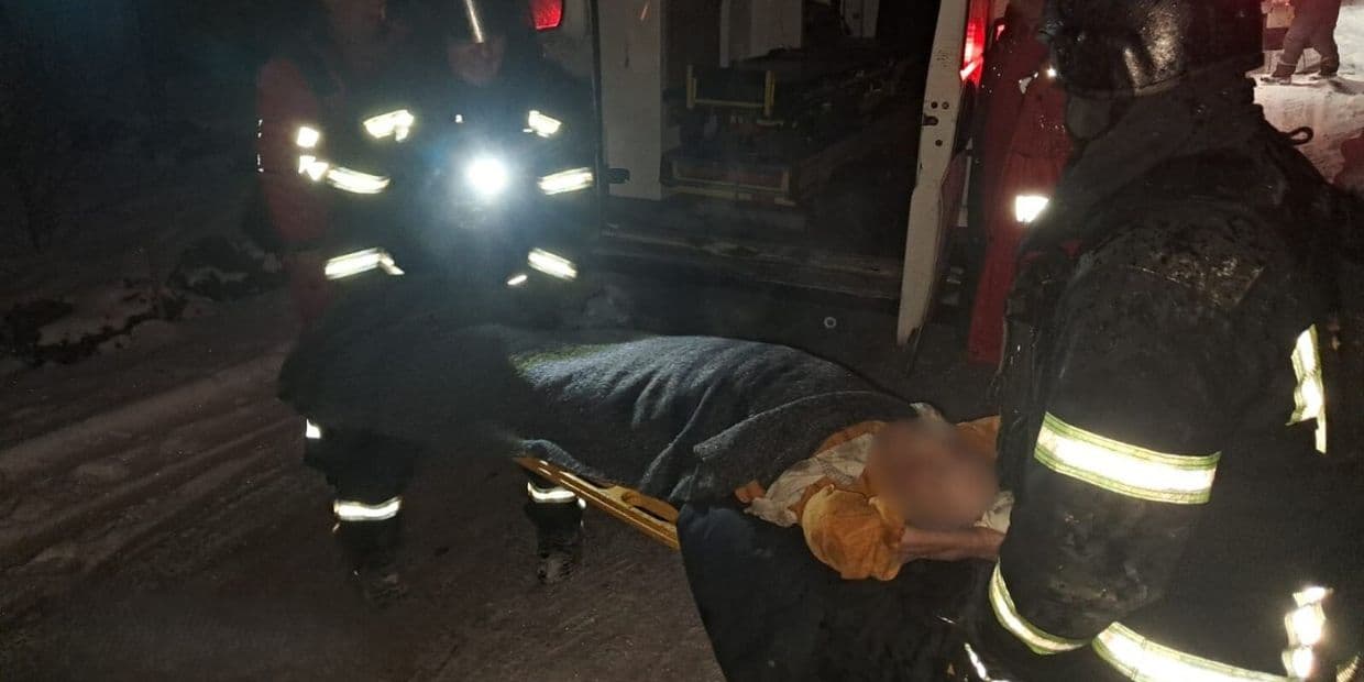 Вогнеборці врятували жінку під час пожежі у Слов'янську на Донеччині (фото)