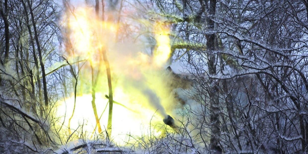 Стреляет САУ 2С1 "Гвоздика". Фото: 33-й отдельный штурмовой полк Сухопутных войск