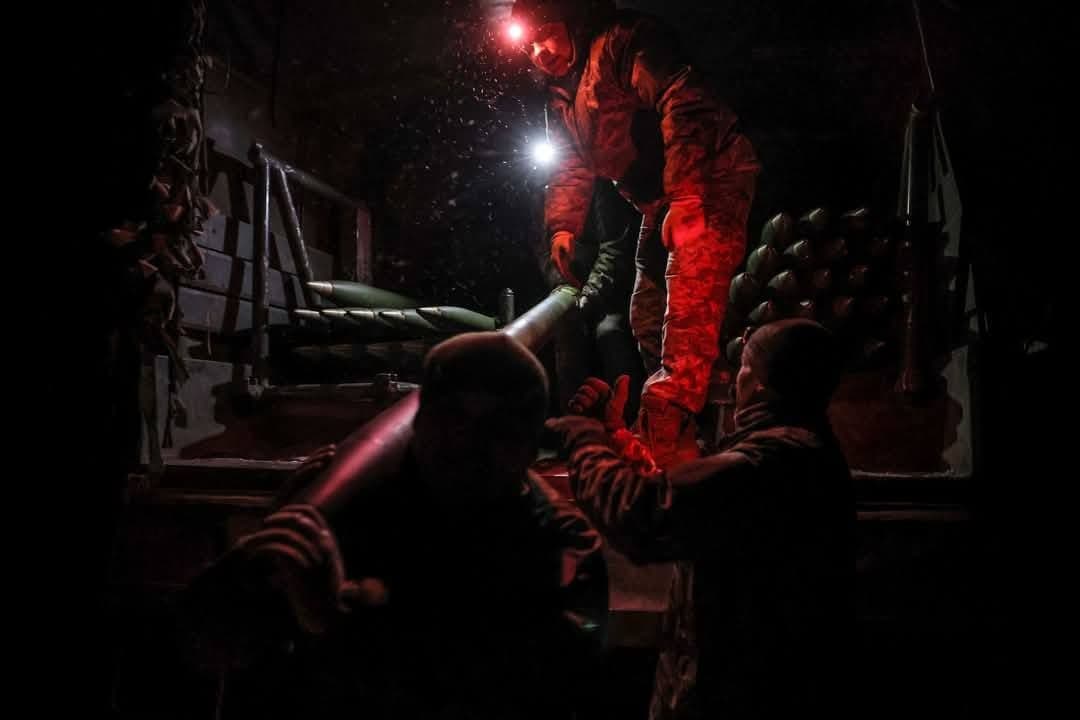 <em>Українські військові зі снарядами.</em> <em>Фото: зі сторінки Фейсбук Генштабу</em>