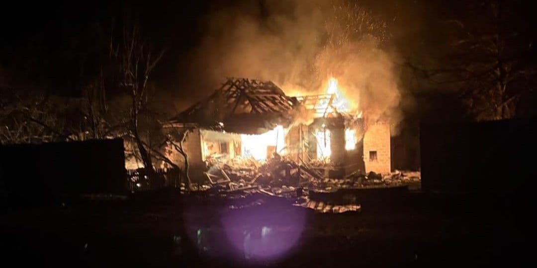 По Миколаївці росіяни вдарили з РСЗВ "Смєрч", а Староварварівку атакували 7 ударних дронів (фото)