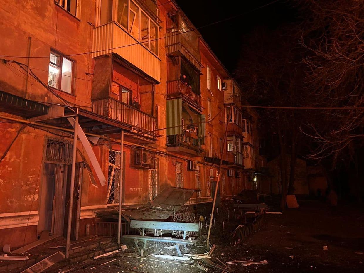 Враг снова атаковал Славянск: есть разрушения и раненая женщина (фото)