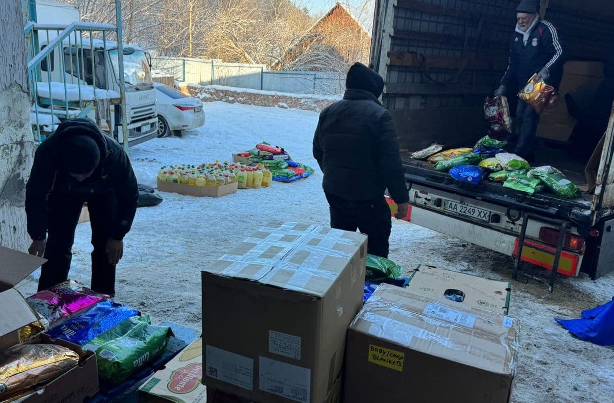 <em>500 ВПО з Луганщини, які мешкають в у Києві, нададуть ковдри, теплий одяг та харчові продукти. Фото: Луганська ОВА</em>