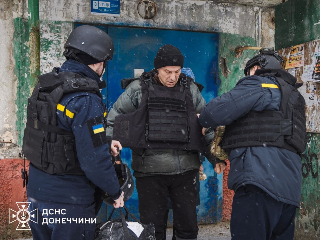 <em>Евакуація з Дружківки, січень 2026 року. Фото: ДСНС Донеччини</em>