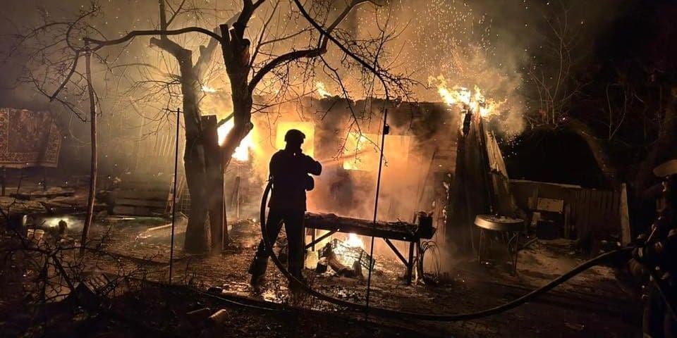 Ліквідація наслідків удару по Краматорській громаді 16 січня 2026 року. Фото: ДСНС Донеччини