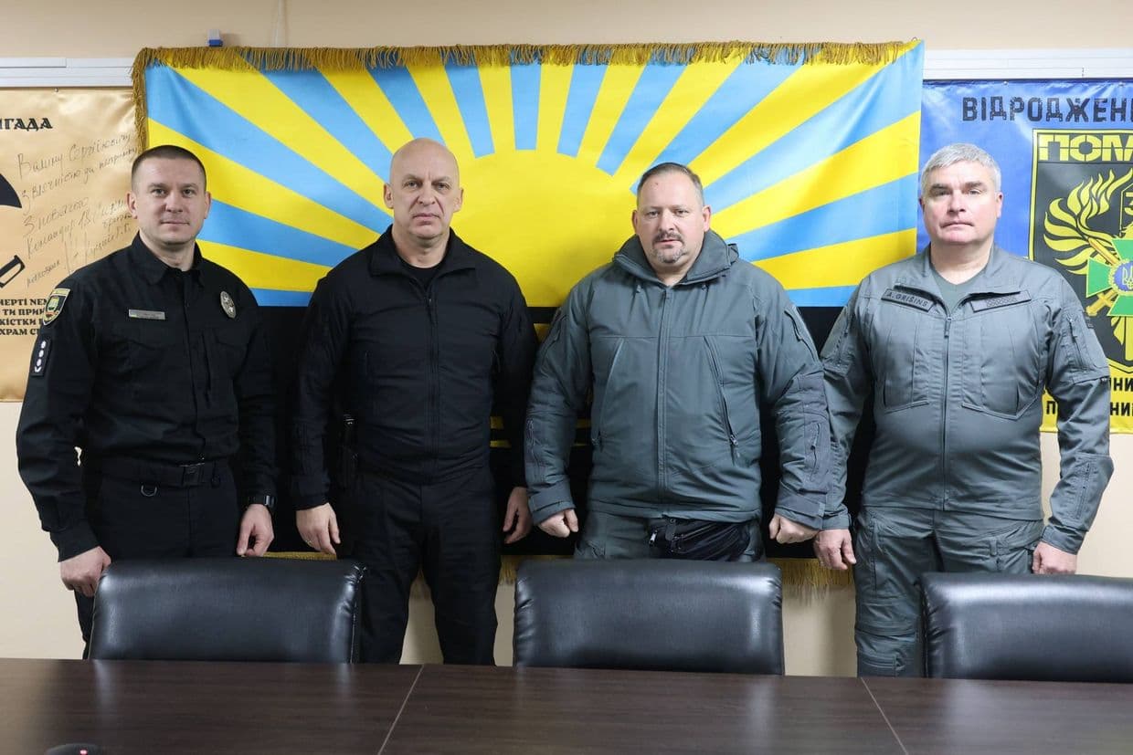 Вадим Філашкін, Ярослав Меженний та представники Державної поліції... Вадим Філашкін, Ярослав Меженний та представники Державної поліції Латвії, січень 2026 року. Фото: Facebook/Вадим Філашкін