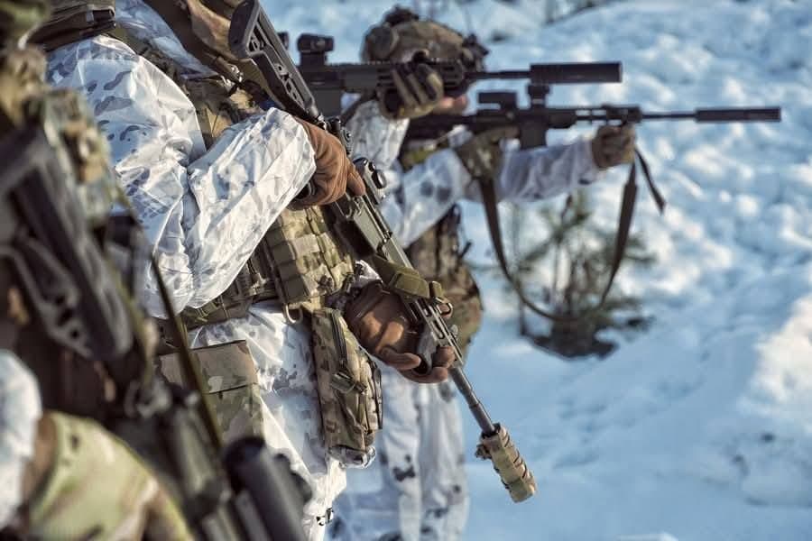 Стріляють українські захисники. Фото: Генштаб ЗСУ