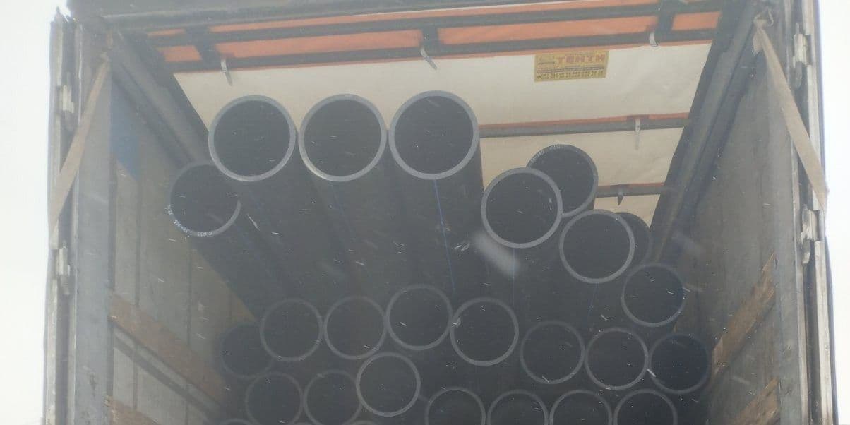 Полиэтиленовые трубы от UNICEF. Фото: Краматорский городской совет