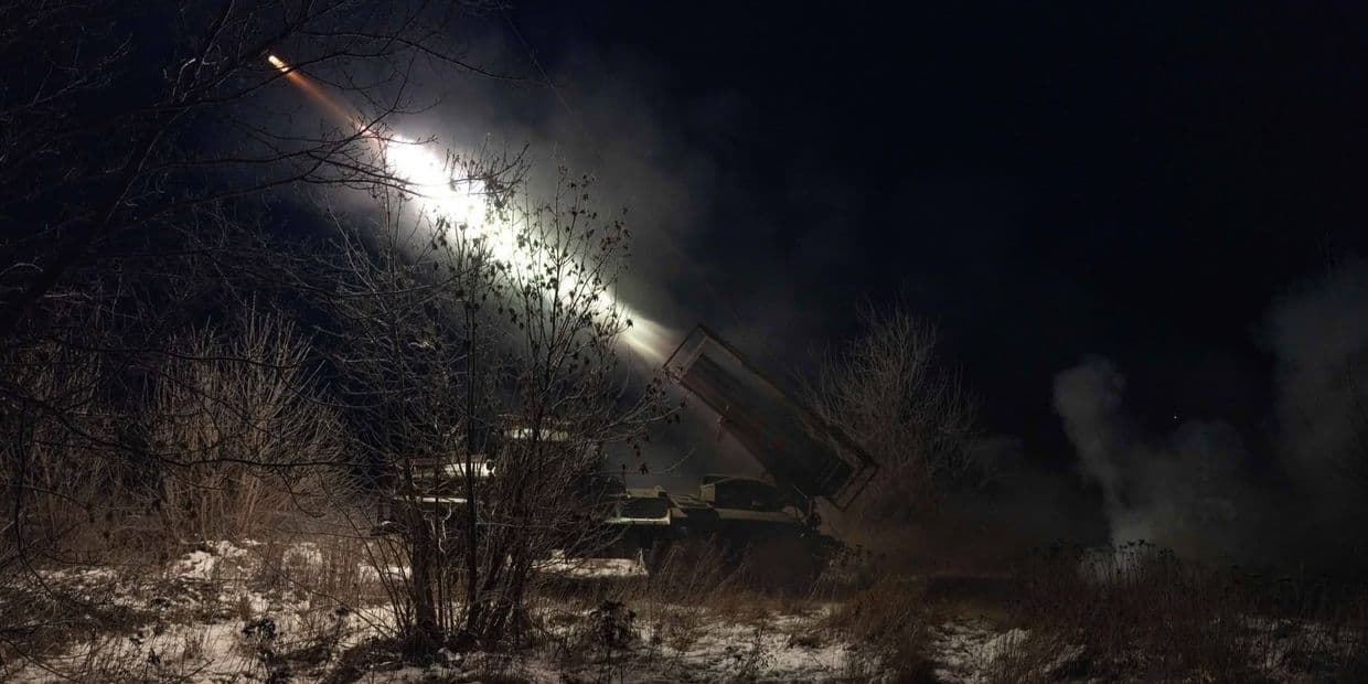 Стріляє РСЗВ. Фото: 93 ОМБр