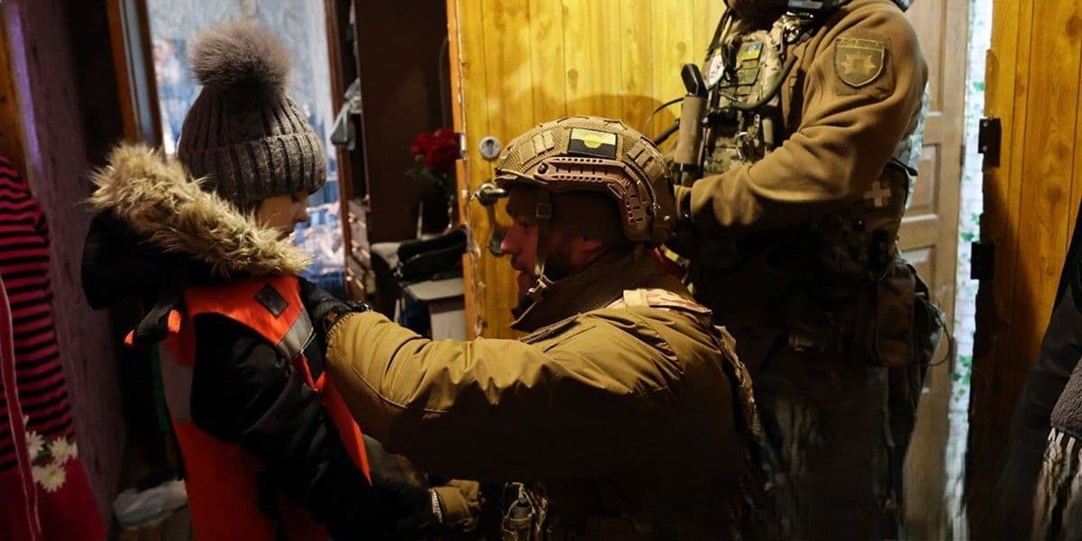 Триває евакуація родин з Миколаївки на Донеччині, де залишаються ще понад 200 дітей (фото, відео)