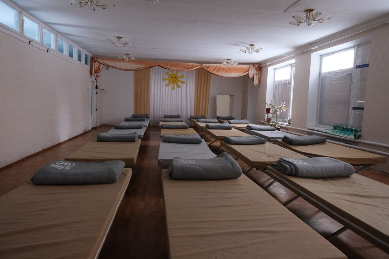 Лежаки у Пункті незламності. Фото: ДСНС Донеччини