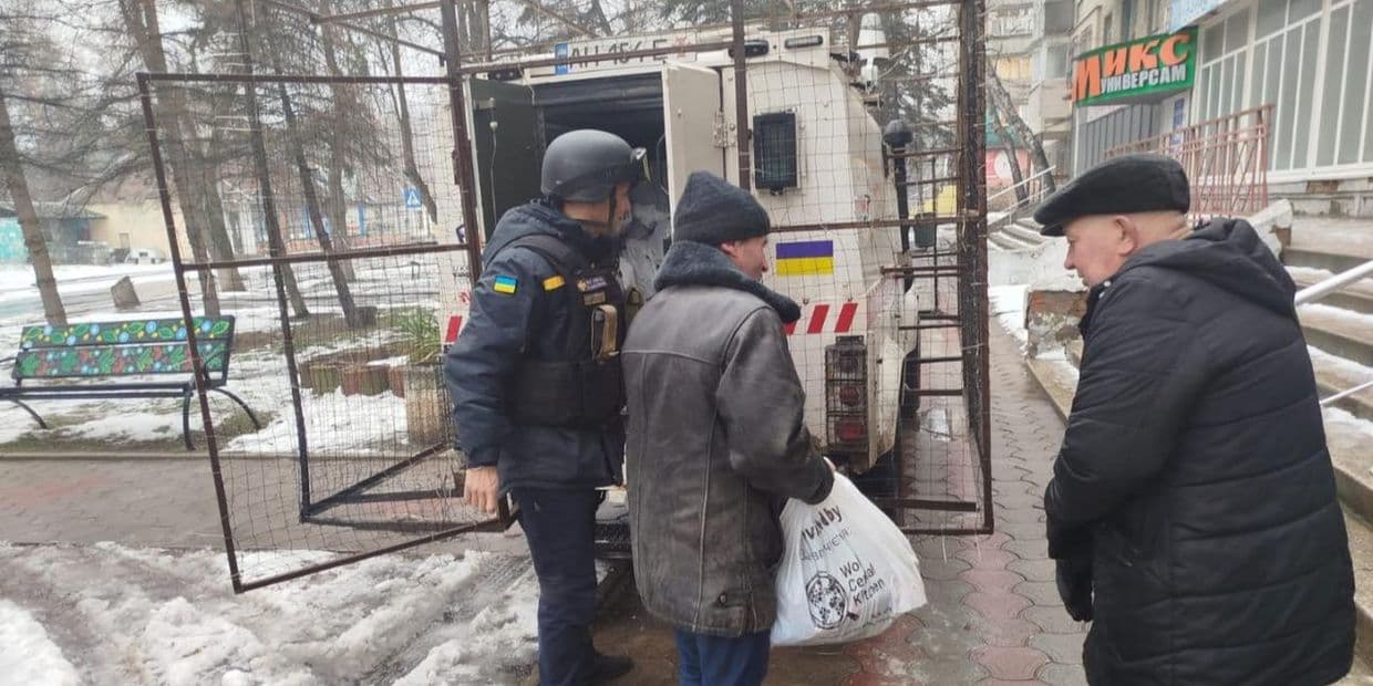 До Святогірська рятувальники Донеччини підвезли гуманітарну допомогу