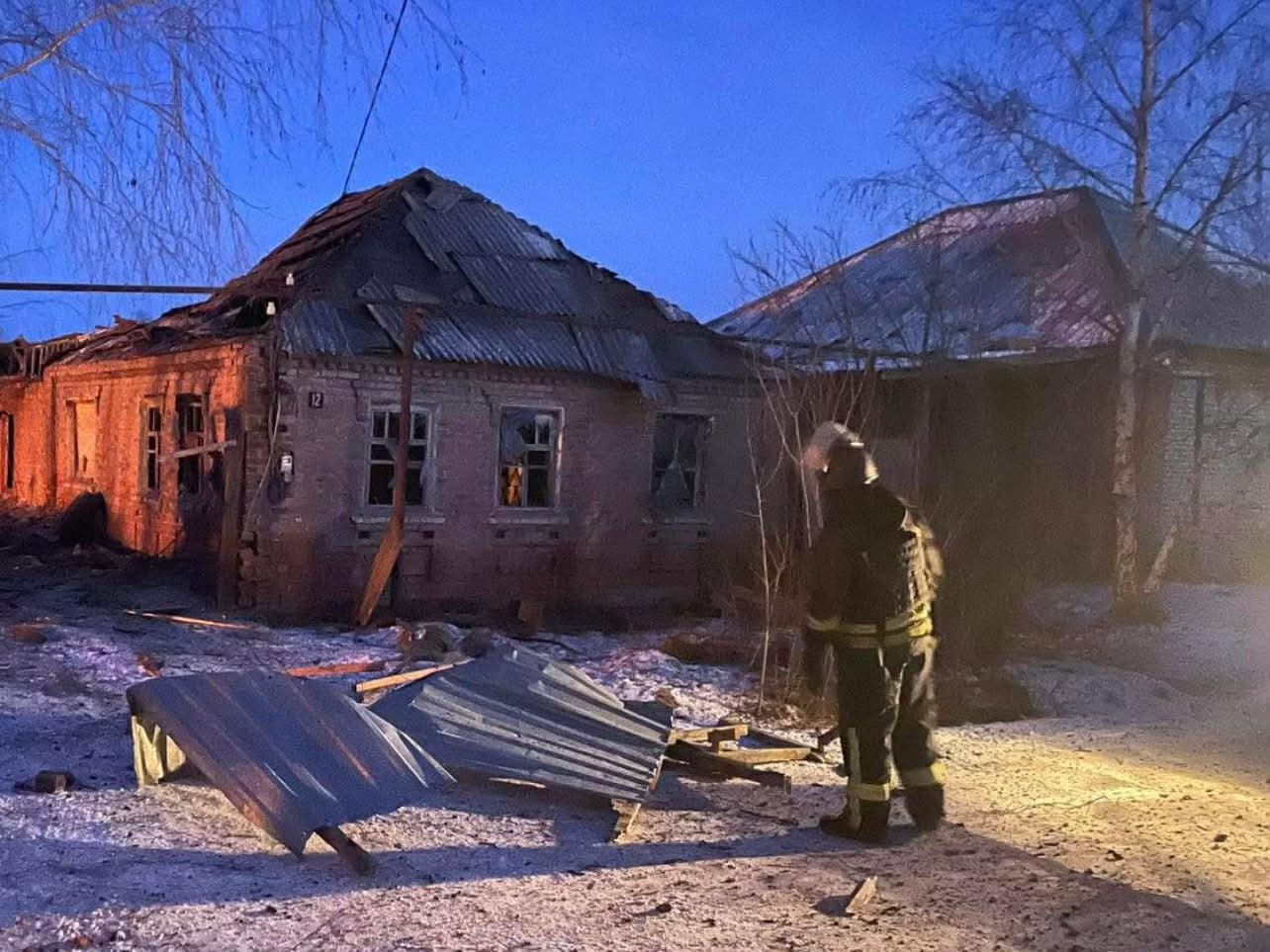 <em>Враг нанес удар КАБами по Славянску: ранена женщина. Фото: ОВА</em>