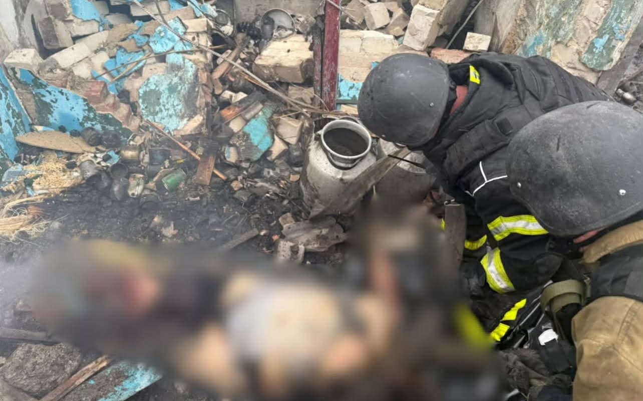 У Краматорському районі з-під завалів зруйнованого внаслідок обстрілу будинку рятувальники дістали тіло загиблої жінки