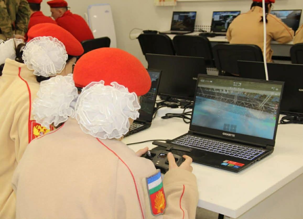 Окупанти залучають дітей з раннього віку на ТОТ у мілітаризовані центри для "опановування" зброї та дронів