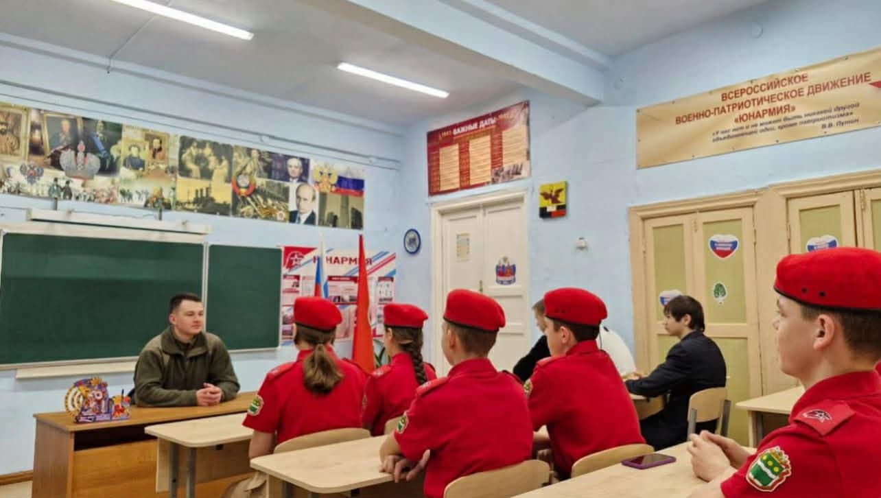 Центр вивчення окупації повідомив, що росіяни мілітаризують дітей на ТОТ і намагаються "перевиховати" їх на "солдатів путіна"